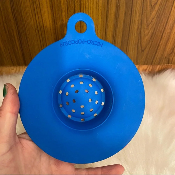 BNWOT Evolution micro-pop microwave popcorn popper in blue - Picture 9 of 11